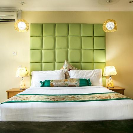 Kebbys Hotel Dar es Salaam Bagian luar foto
