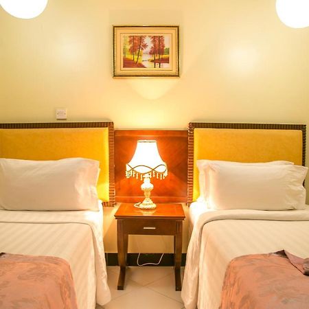 Kebbys Hotel Dar es Salaam Bagian luar foto