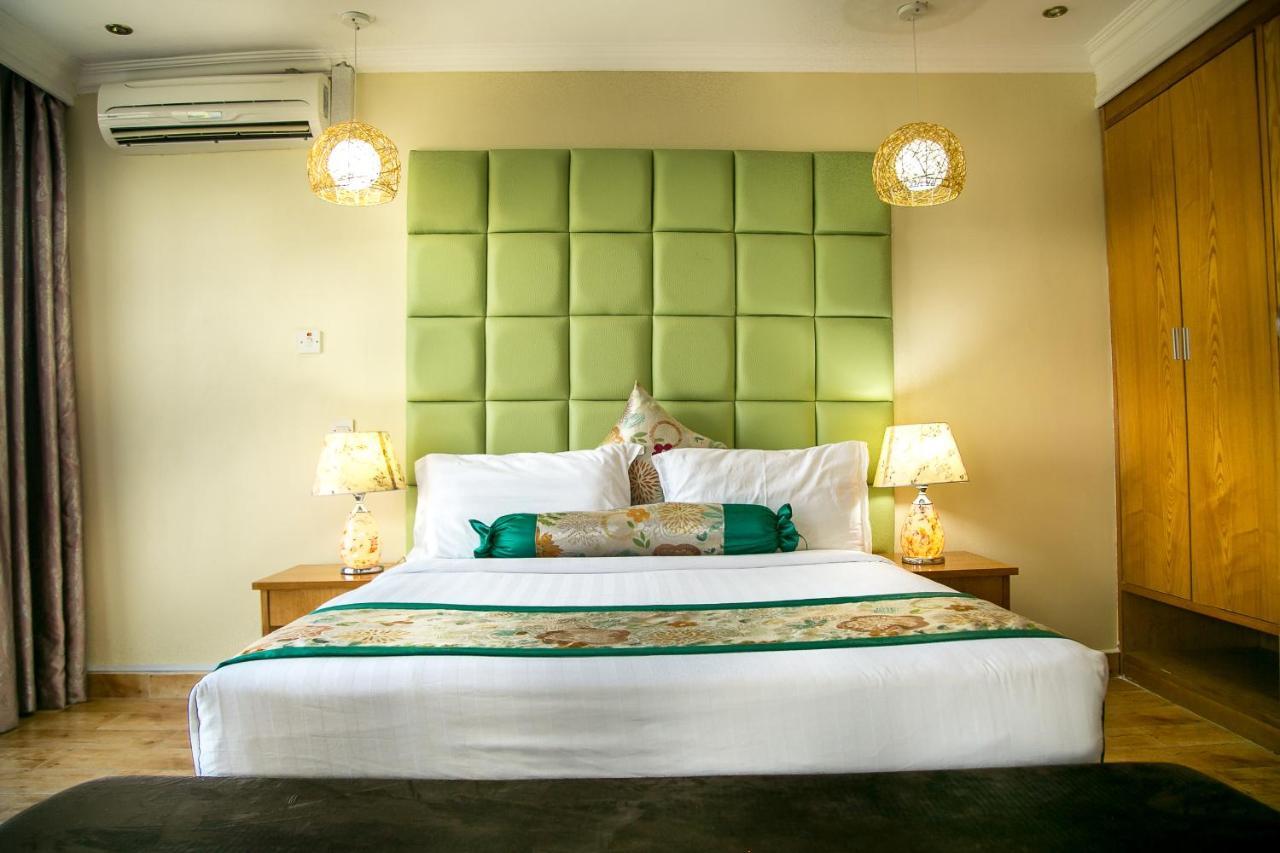 Kebbys Hotel Dar es Salaam Bagian luar foto