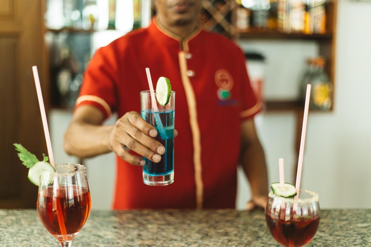 Kebbys Hotel Dar es Salaam Bagian luar foto