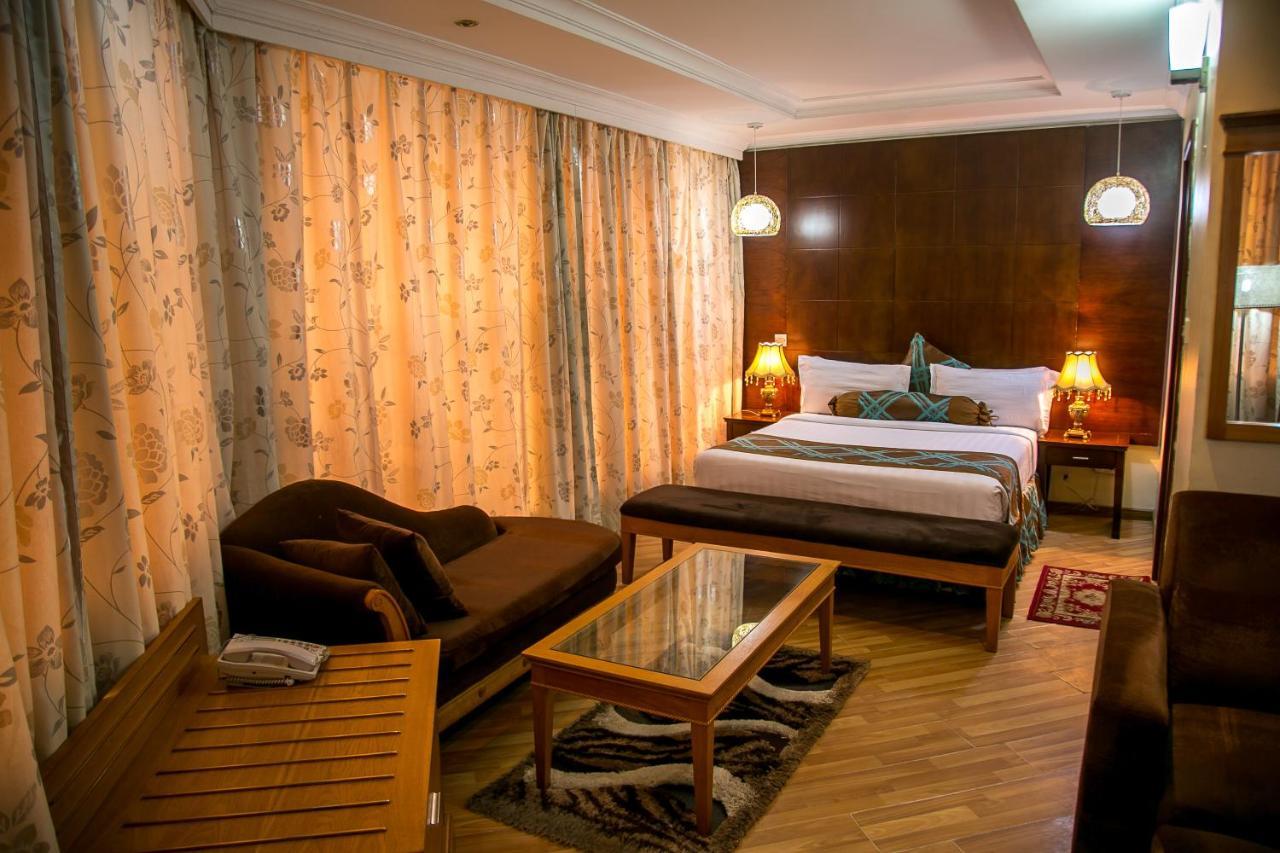 Kebbys Hotel Dar es Salaam Bagian luar foto
