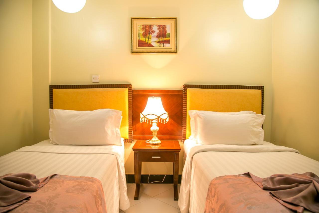Kebbys Hotel Dar es Salaam Bagian luar foto
